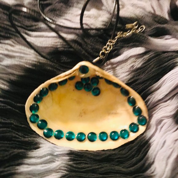 Seashell Vintage Rare UNique Rhinestone One of a Kind Handmade Seashell Necklace - Picture 16 of 16